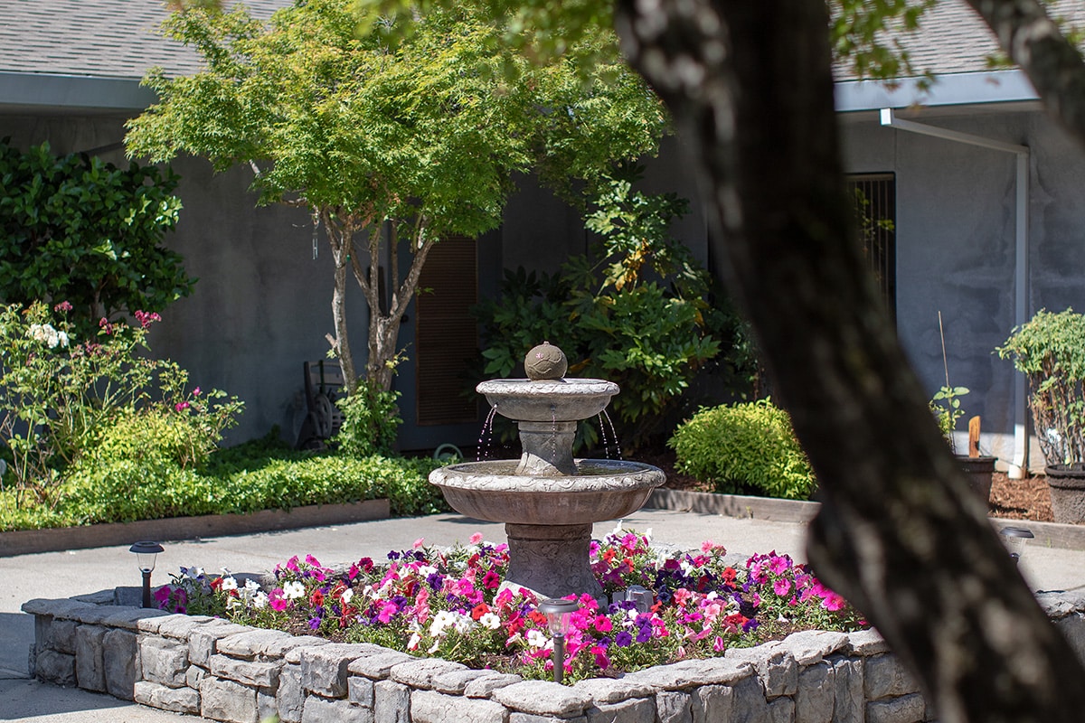 The courtyard at the Crystal Ridge Care Center
